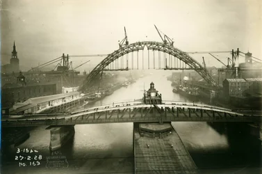 Il ponte di Tyne in costruzione, 27 febbraio 1928